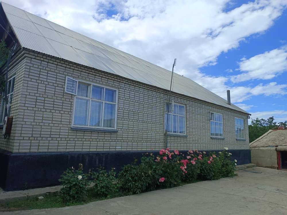 Meerim Guest House Bokonbayevo Екстер'єр фото